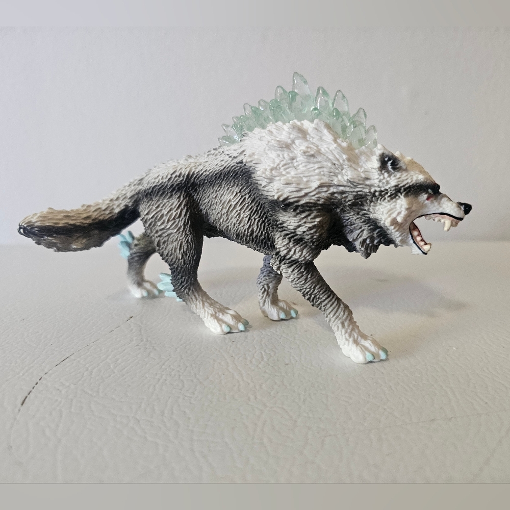Schleich Eldrador Creatures SNOW WOLF Multicolor Figure 42452